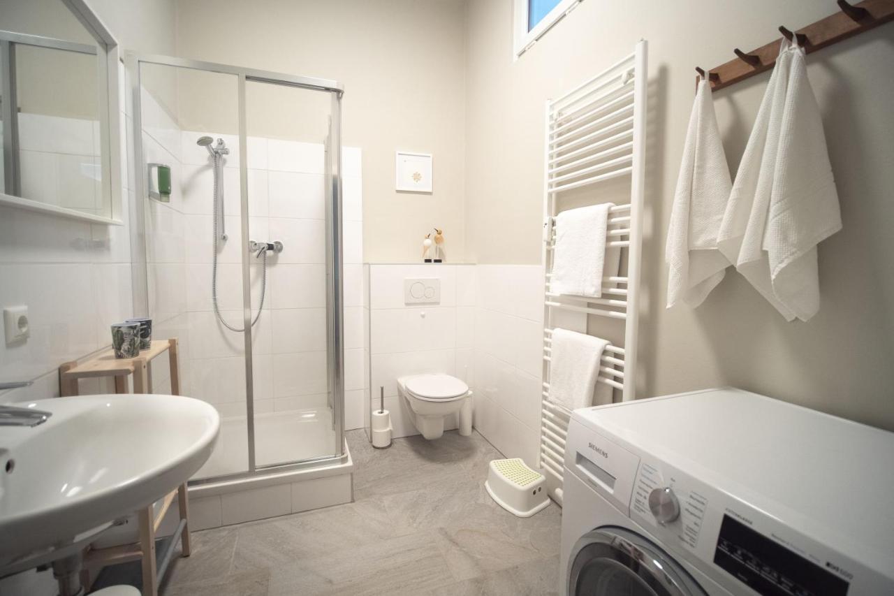 White Flat By Grazrentals With Cool Location & Free Parking מראה חיצוני תמונה