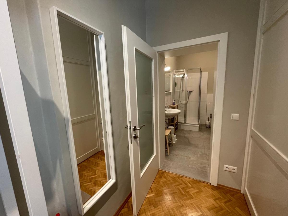 White Flat By Grazrentals With Cool Location & Free Parking מראה חיצוני תמונה