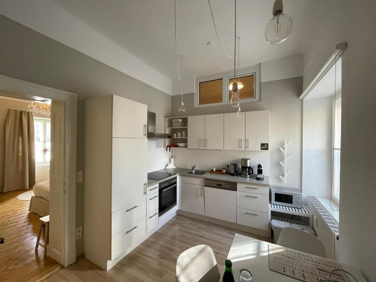 White Flat By Grazrentals With Cool Location & Free Parking מראה חיצוני תמונה