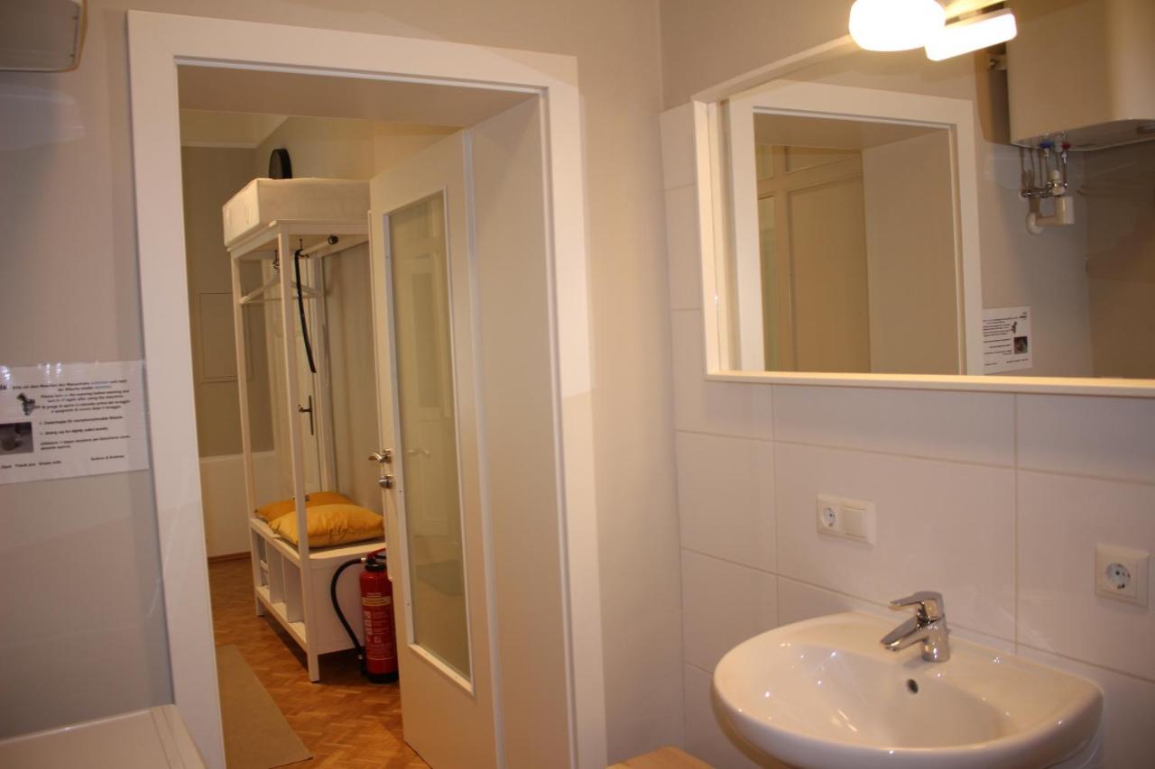 White Flat By Grazrentals With Cool Location & Free Parking מראה חיצוני תמונה