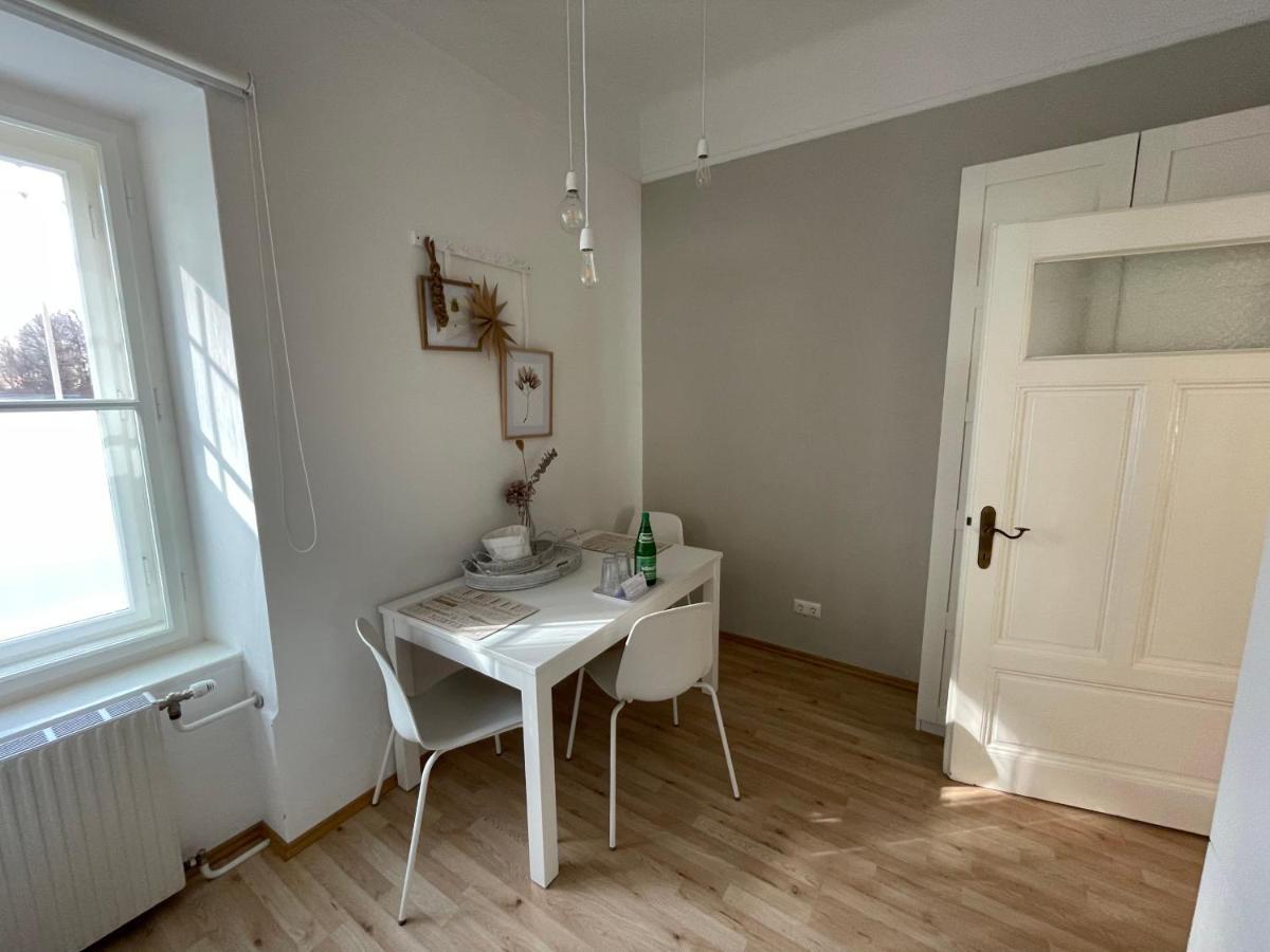 White Flat By Grazrentals With Cool Location & Free Parking מראה חיצוני תמונה